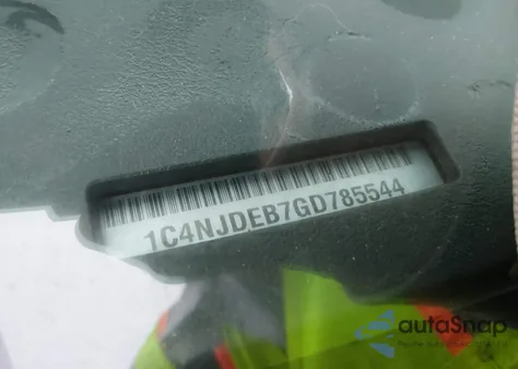 2016 Jeep Compass Latitude z USA, uszkodzony, nr VIN 1C4NJDEB7GD785544